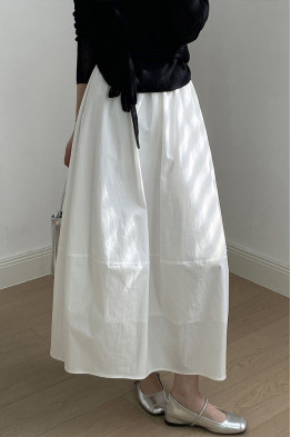Minimal A-Line Flow White Skirt