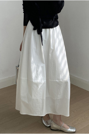 Minimal A-Line Flow White Skirt
