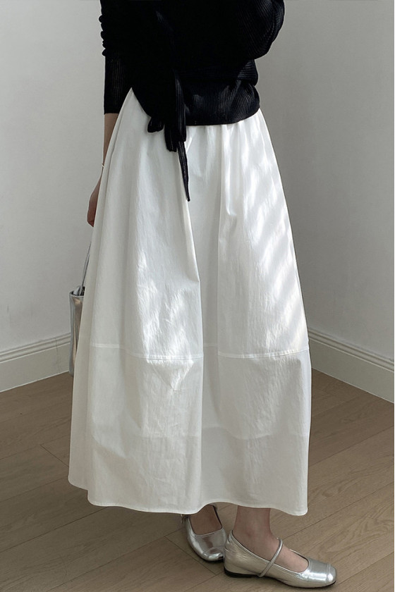 Minimal A-Line Flow White Skirt
