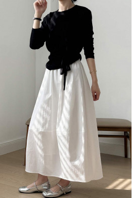 Minimal A-Line Flow White Skirt