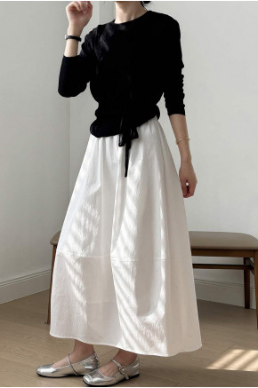 Minimal A-Line Flow White Skirt