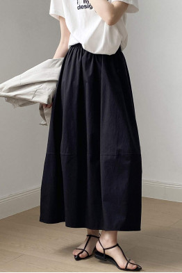 Minimal A-Line Flow Black Skirt
