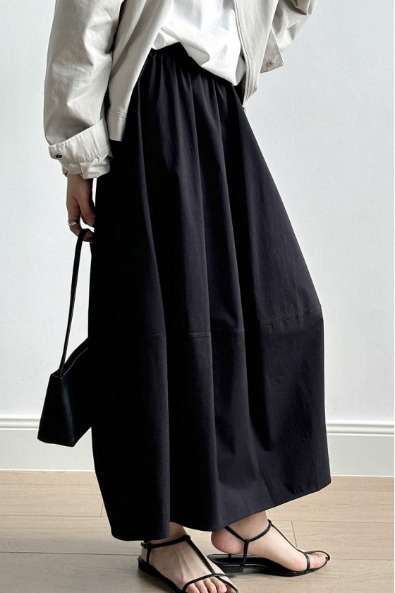 Minimal A-Line Flow Black Skirt